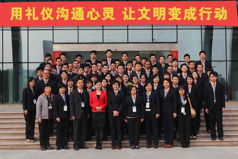 用礼仪相同心灵，，，，，，让文明酿成行动