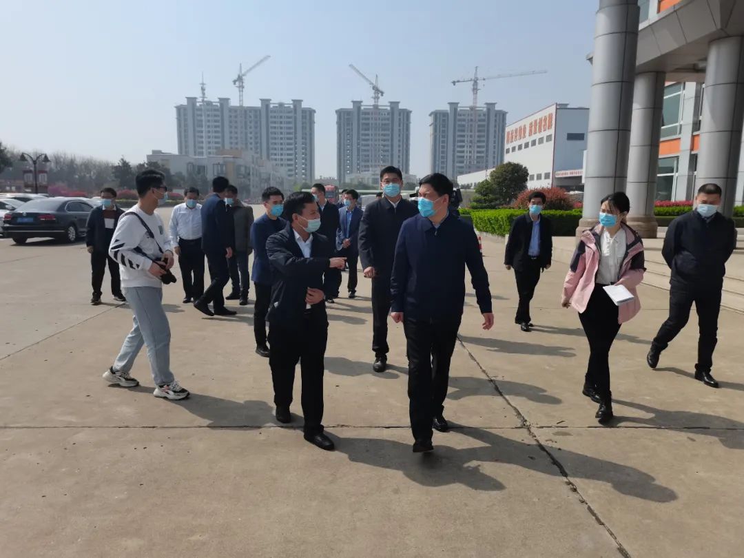 新沂市委书记陈堂清走访江苏南宫NG28铝材，，，，，调研企业防疫稳生产事情