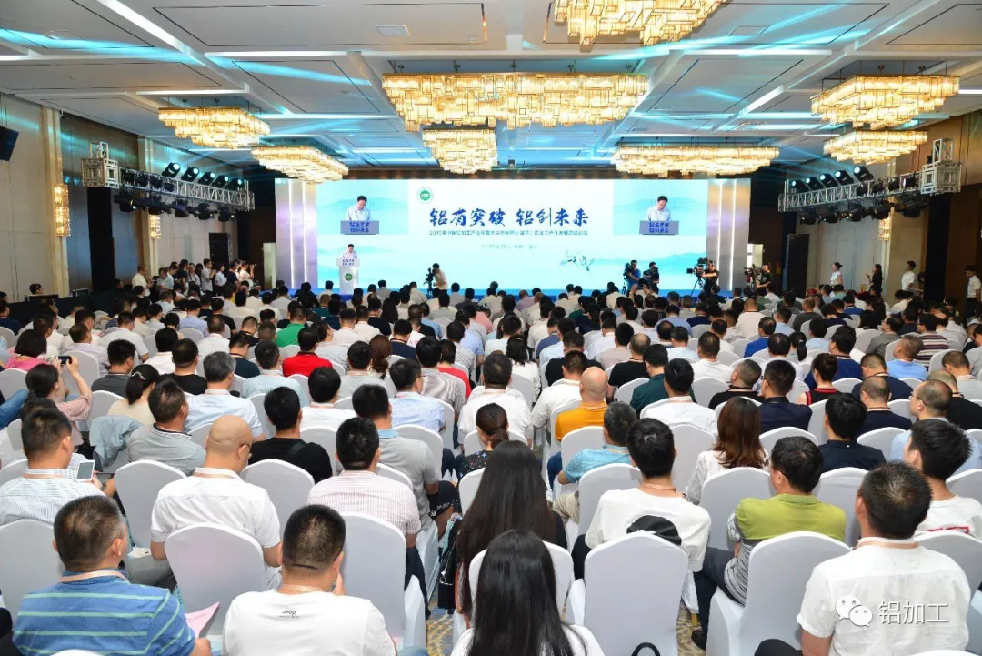 弘扬优异｜广东南宫NG28集团董事长潘伟津荣获“中国修建铝型材行业优异企业家”