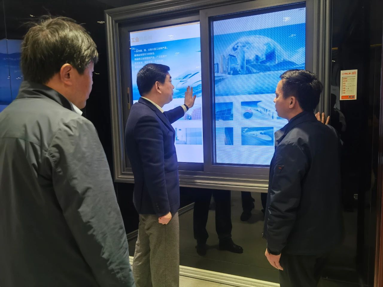 新沂市委书记陈堂清走进江苏南宫NG28铝材，，，，，开展冶金质料工业调研